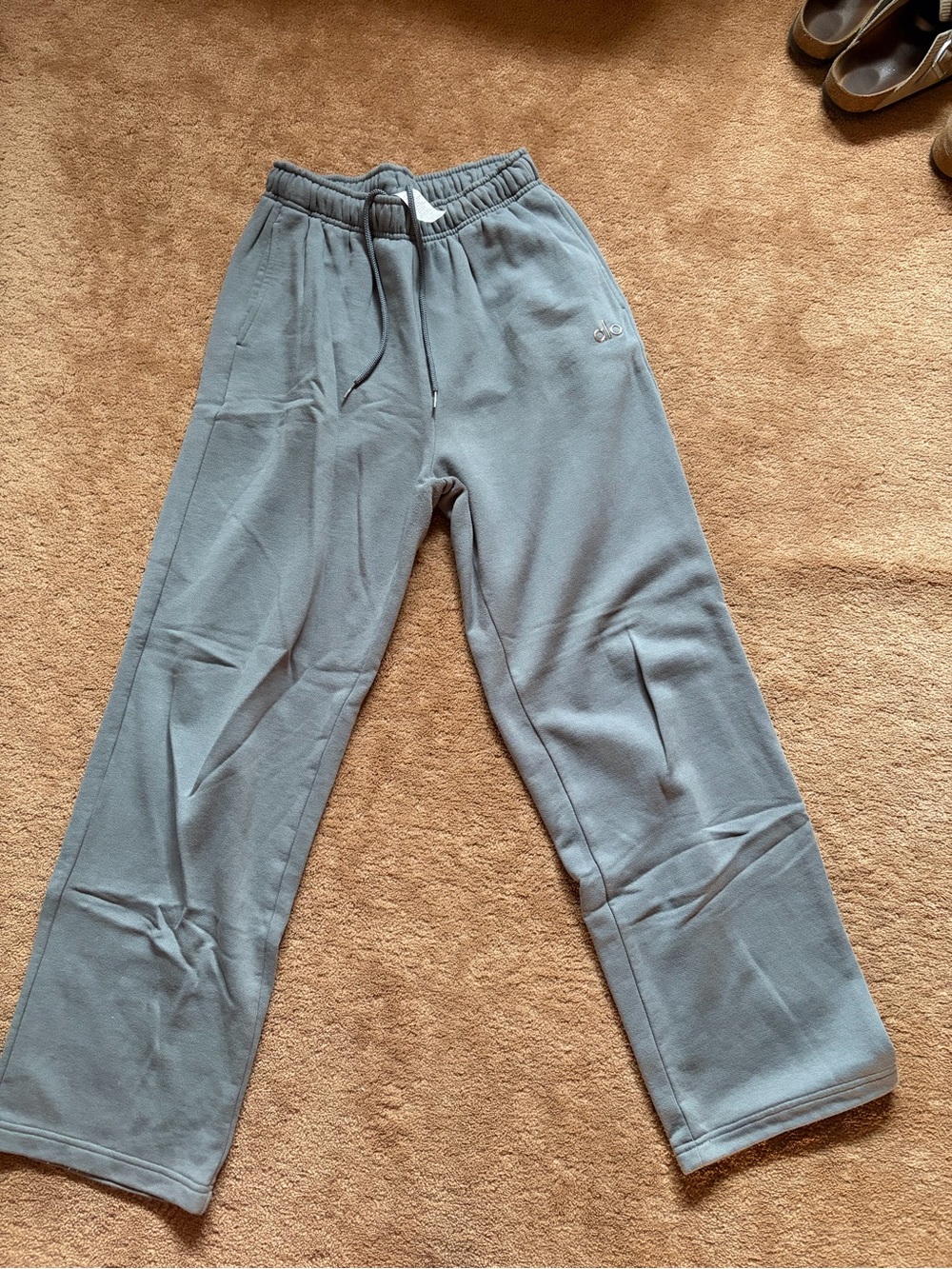 Alo Accolade Straight Leg Sweatpant Steel Gray - Picture 4 of 8